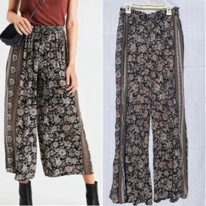 American Eagle High-Waisted Printed Wide Leg Pant